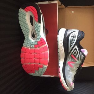 New never been worn new balance 880v7